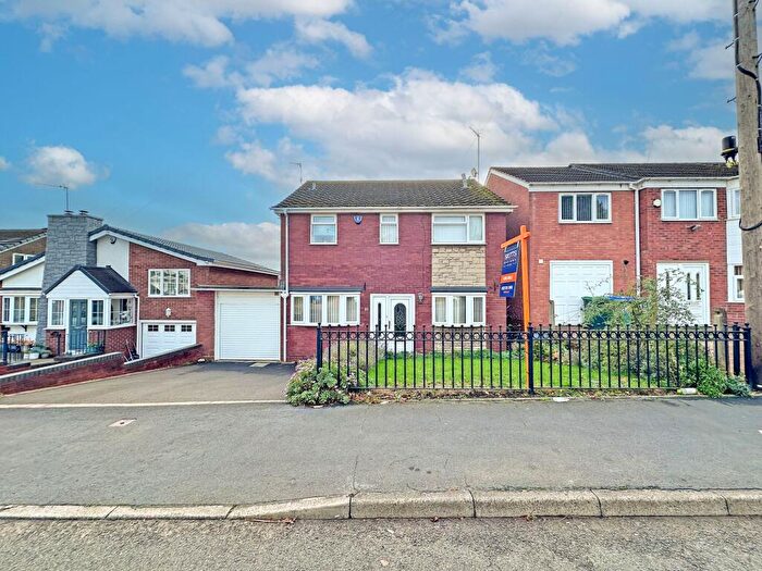 3 Bedroom Detached House For Sale In Pennyhill Lane, West Bromwich, B71