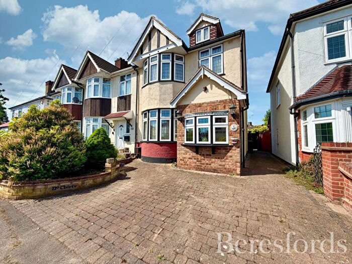 4 Bedroom End Of Terrace House For Sale In Kinfauns Avenue, Hornchurch, RM11