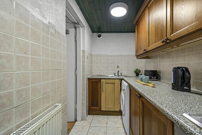 1 Bedroom Terraced House To Rent In Hyde Park Road, Leeds, LS6