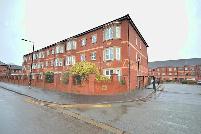 3 Bedroom Flat To Rent In Russell Place, Sale, M33