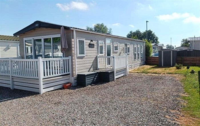 2 Bedroom Park Home For Sale In New River Bank, Littleport, Ely, CB7