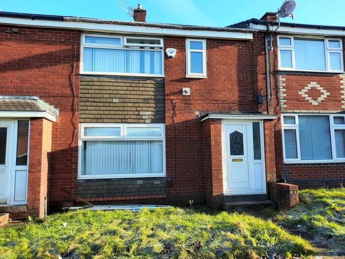 3 Bedroom Property To Rent In Buttermere Road, Oldham, OL4