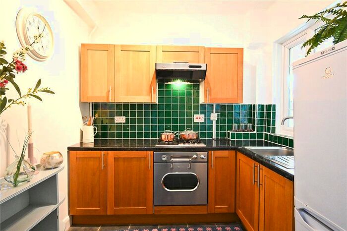 2 Bedroom Flat To Rent In Forest Hill Road, East Dulwich, London, SE22