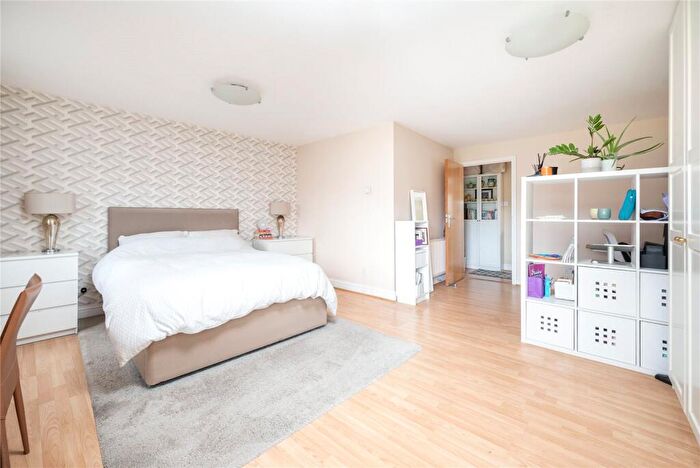 1 Bedroom Apartment For Sale In Manor Gardens, London, N7