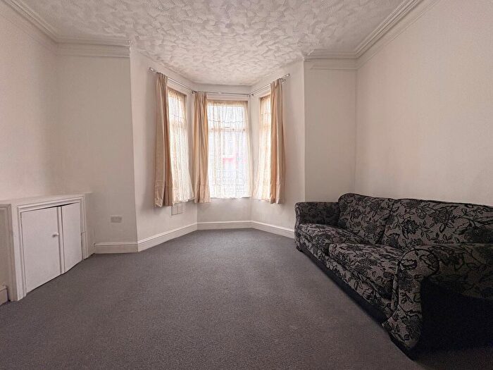 5 Bedroom House To Rent In Penarth Road, Cardiff, CF11