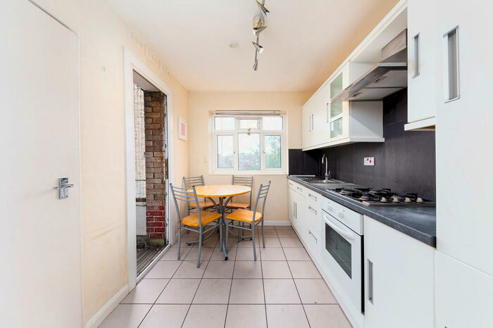 3 Bedroom Flat To Rent In Stroud Green Road, N4