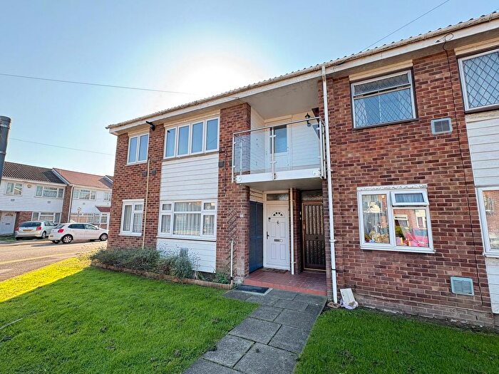 3 Bedroom Flat For Sale In Mendip Close, Hayes, UB3