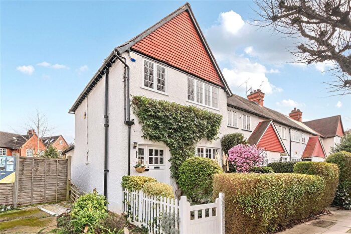 3 Bedroom Semi Detached House For Sale In Brunner Road, Ealing, W5