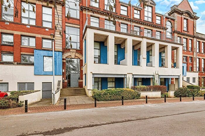 1 Bedroom Flat For Sale In Old School Lofts, Whingate, Leeds, LS12