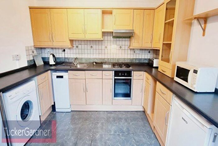 2 Bedroom Maisonette To Rent In Woburn Close, Cambridge, CB4
