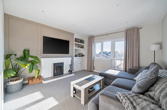 2 Bedroom Flat For Sale In Cromwell Road, Walton On Thames, Surrey, KT12