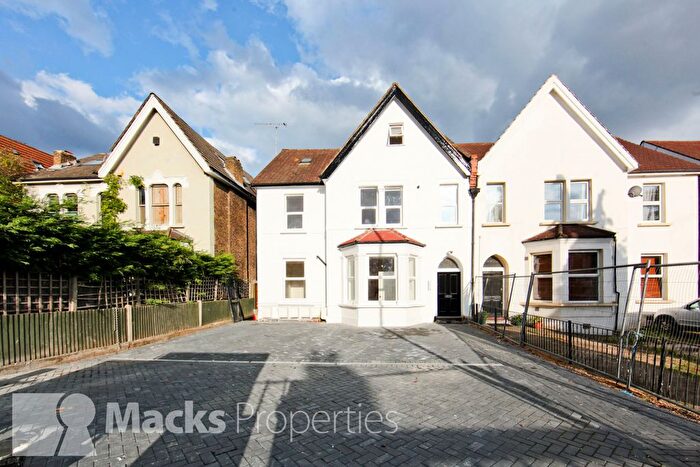 1 Bedroom Flat To Rent In Elmers End Road, SE20