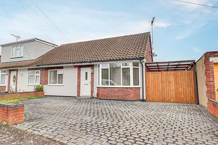 2 Bedroom Semi Detached Bungalow For Sale In Woodville Close, Rochford, SS4
