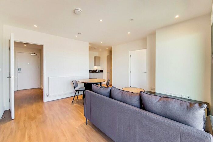 2 Bedroom Apartment To Rent In Green Street, London, NW10