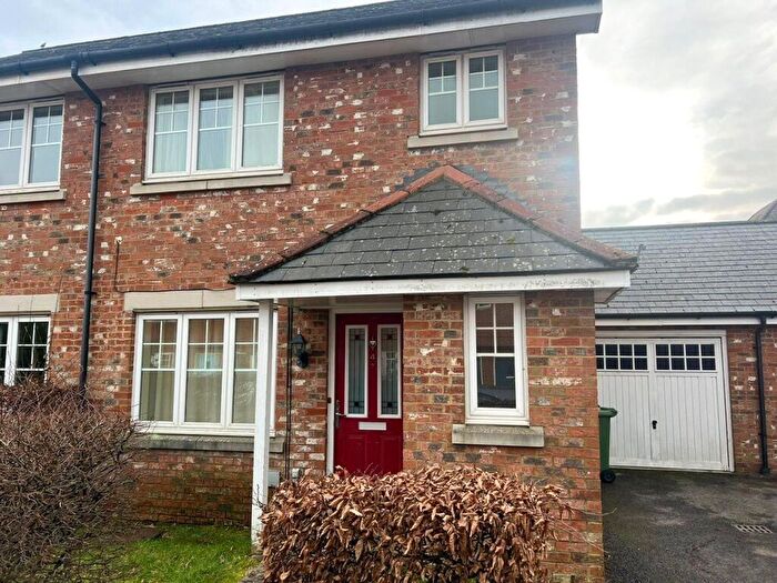 3 Bedroom House To Rent In Cherrytrees, Coulsdon, CR5