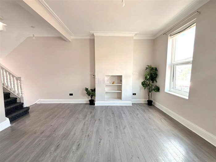 4 Bedroom Flat To Rent In Croydon Road, Beckenham, BR3