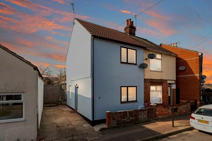 3 Bedroom Semi-Detached House To Rent In Granville Road, Colchester, CO1