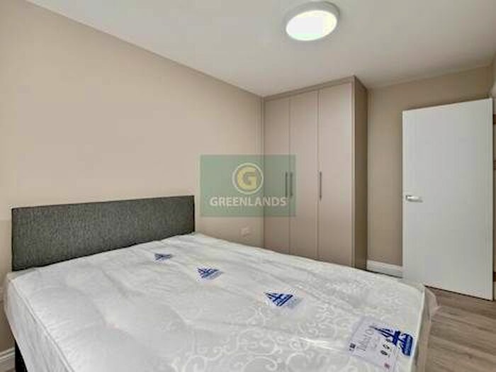 2 Bedroom Flat To Rent In Bethnal Green Road, Bethnal Green, E2