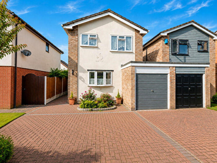 3 Bedroom Detached House For Sale In Warwick Road, Rayleigh, SS6
