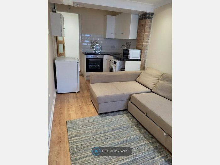 Studio To Rent In Fullers Slade, Milton Keynes, MK11