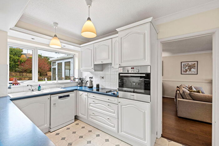 3 Bedroom Link Detached House For Sale In St. Andrews Close, Mayals, Swansea, SA3