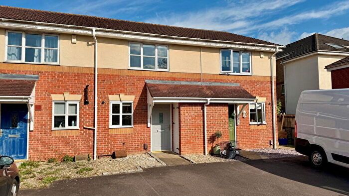 2 Bedroom Terraced House For Sale In Richmond Avenue, Thatcham, RG19
