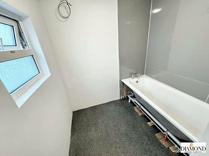 3 Bedroom End Of Terrace House For Sale In East View Place, Tiverton, Devon, EX16