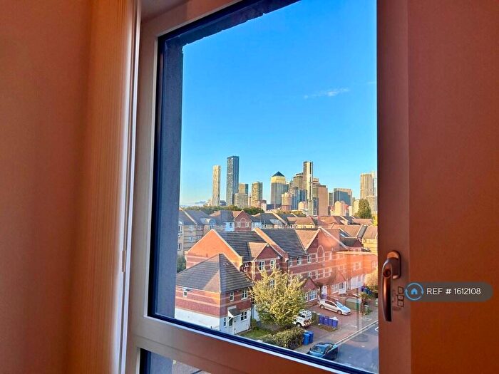 1 Bedroom Flat To Rent In Harbourside Court, London, SE8
