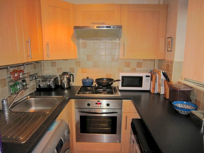 2 Bedroom Maisonette To Rent In Villiers Close, Surbiton, KT5