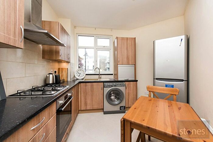 3 Bedroom Apartment To Rent In Caledonian Road, London, N7