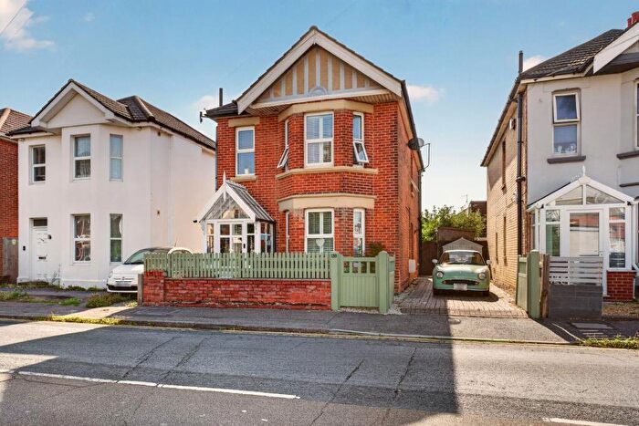 4 Bedroom Detached House For Sale In Bennett Road, Bournemouth, BH8
