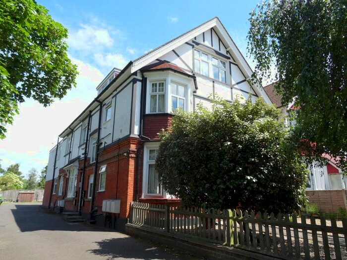 1 Bedroom Flat To Rent In Cranes Park, Surbiton, KT5