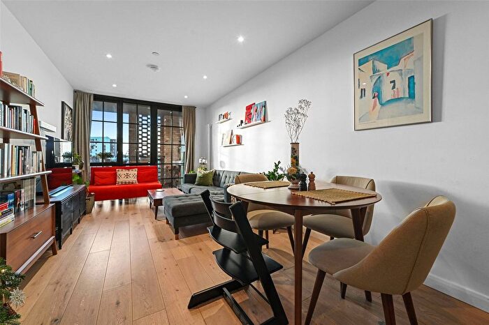2 Bedroom Flat For Sale In Hatch Building, Berkshire Road, Hackney, E9