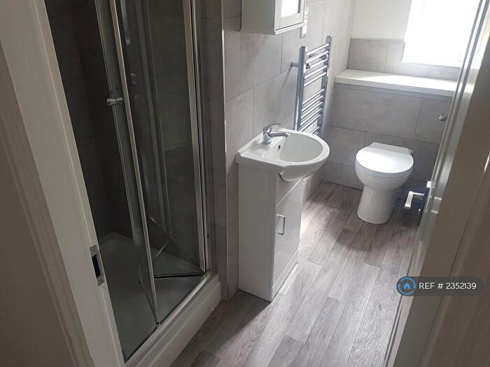 1 Bedroom Flat To Rent In Wood Road, Manchester, M16