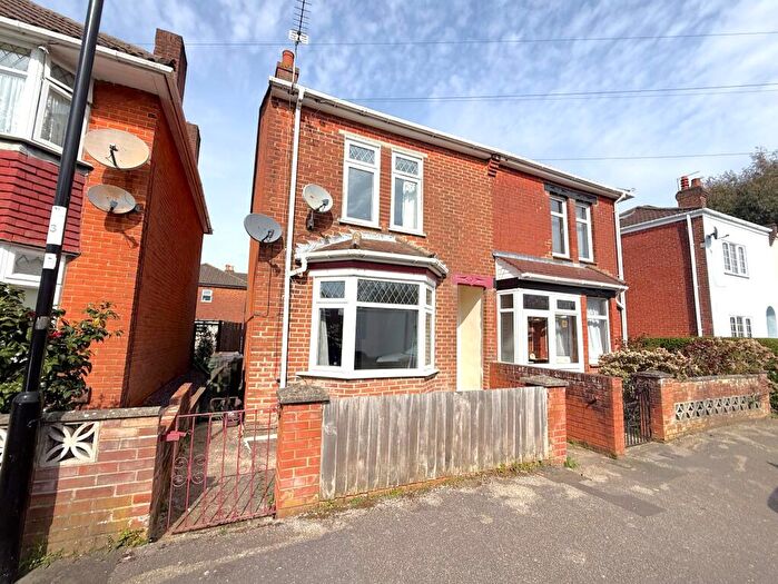 2 Bedroom Semi-Detached House For Sale In Benson Road, Southampton, SO15