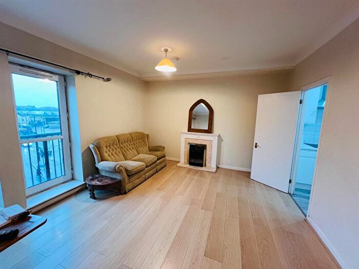 2 Bedroom Property For Sale In High Street, Hounslow, TW3