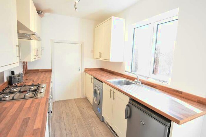 3 Bedroom Semi-Detached House To Rent In Goldington Road, Bedford MK41