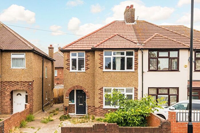 3 Bedroom Semi-detached House For Sale In Heath Road, Hounslow, TW3