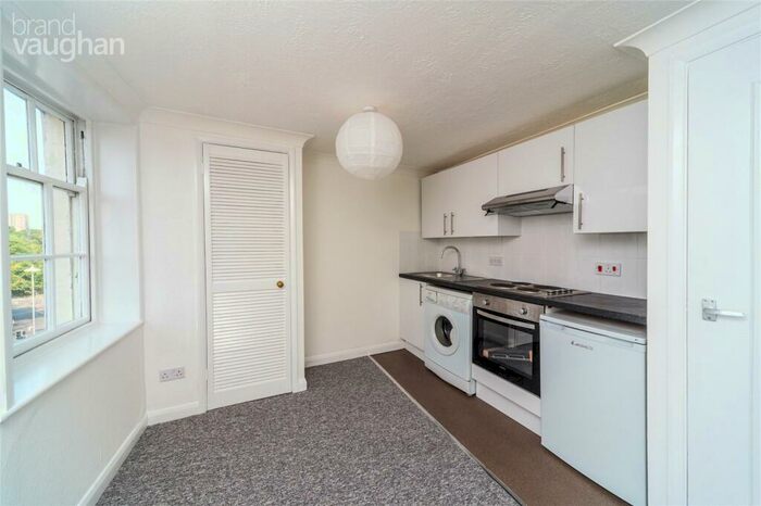 Flat To Rent In Pavilion Parade, Brighton, BN2