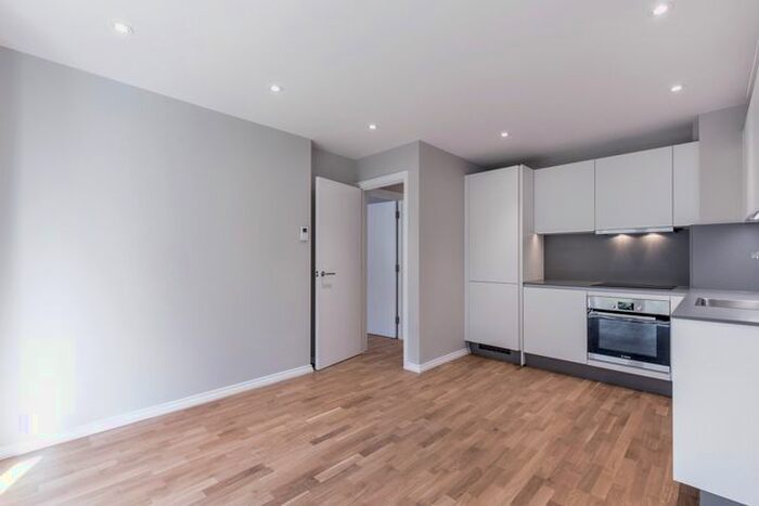 2 Bedroom Flat To Rent In Bushey Grove Road, Bushey, WD23