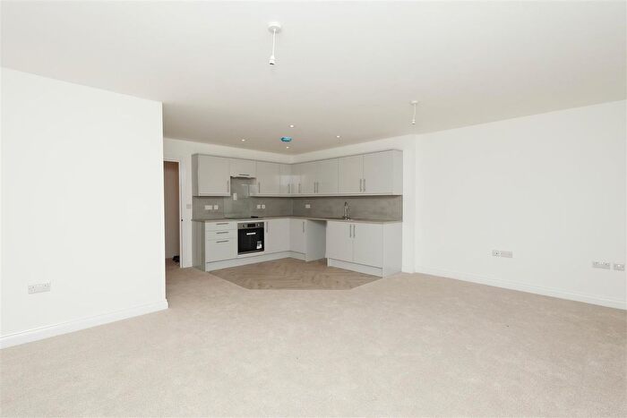 2 Bedroom Flat To Rent In Gff, High Street, Heathfield, TN21