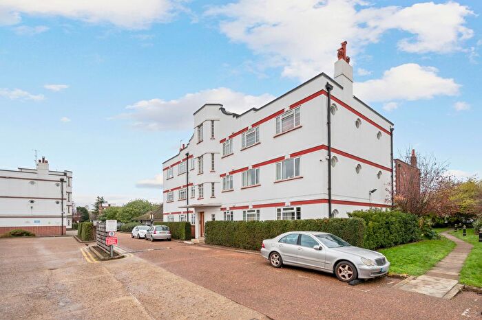 2 Bedroom Flat For Sale In Bushey Road, Raynes Park, SW20