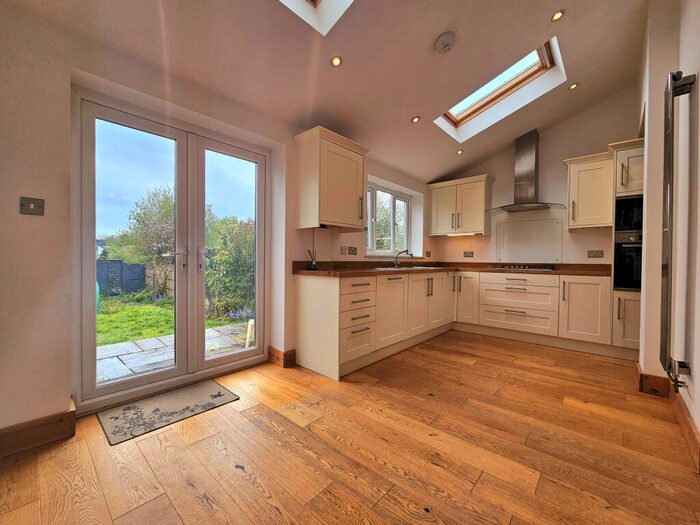 3 Bedroom House To Rent In Palace View, Bromley, BR2