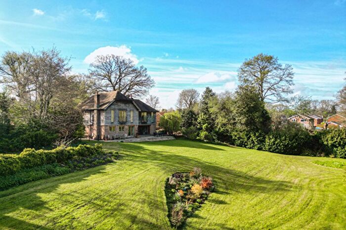 4 Bedroom Detached House For Sale In Lindford Road, Lindford, GU35