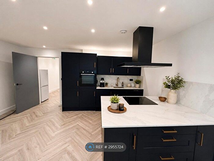 2 Bedroom Flat To Rent In Fairview Road, London, SW16