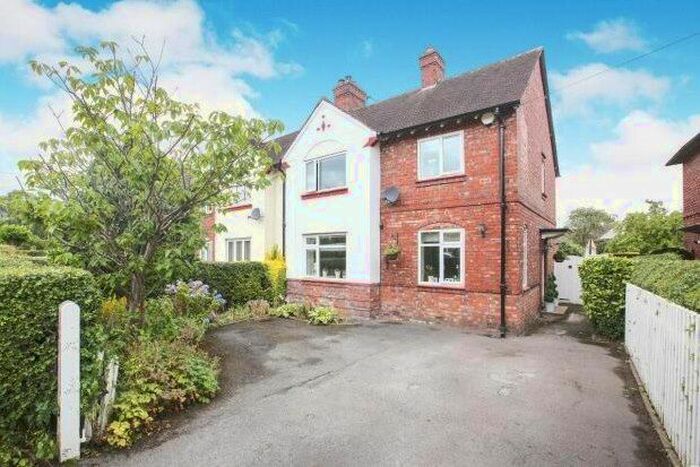3 Bedroom Property To Rent In Crescent Road, Alderley Edge, SK9