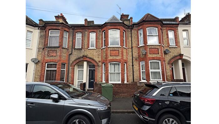 1 Bedroom Flat For Sale In First Floor Flat, Bingley Road, Canning Town, London, E16