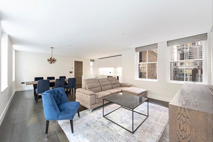 2 Bedroom Apartment To Rent In Pink Mews, Dyer's Buildings, EC1N