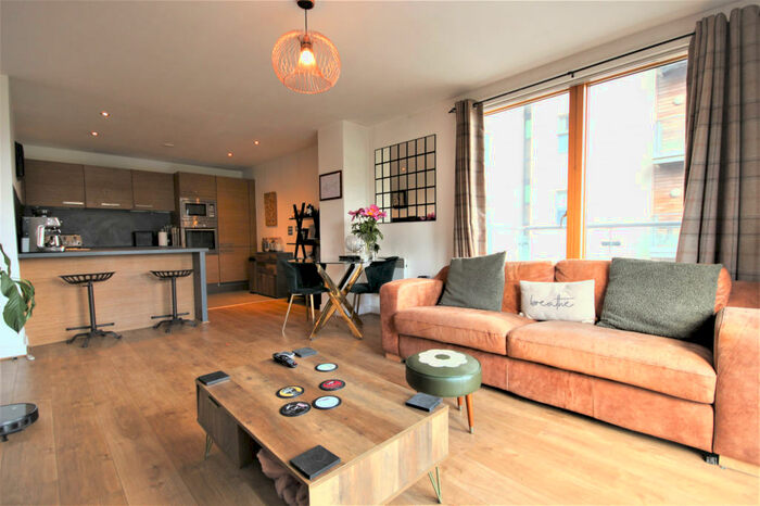 2 Bedroom Apartment To Rent In Vallea Court, Red Bank, Manchester, M4