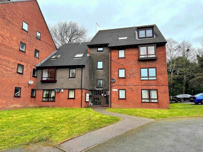 2 Bedroom Flat To Rent In Griffin Gardens, Harborne, Birmingham, B17